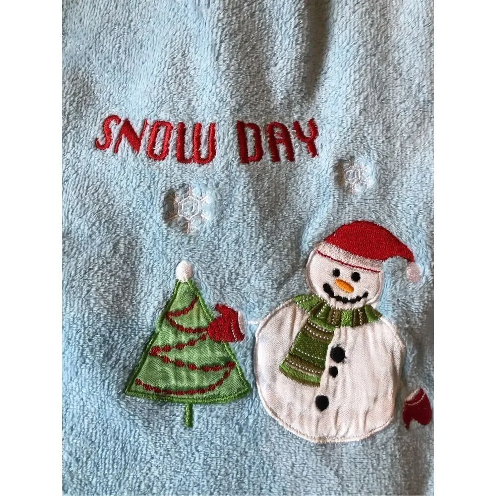 Holiday Christmas Seasonal Snowman and Snowflake Blue Bathroom Towel and Washclo